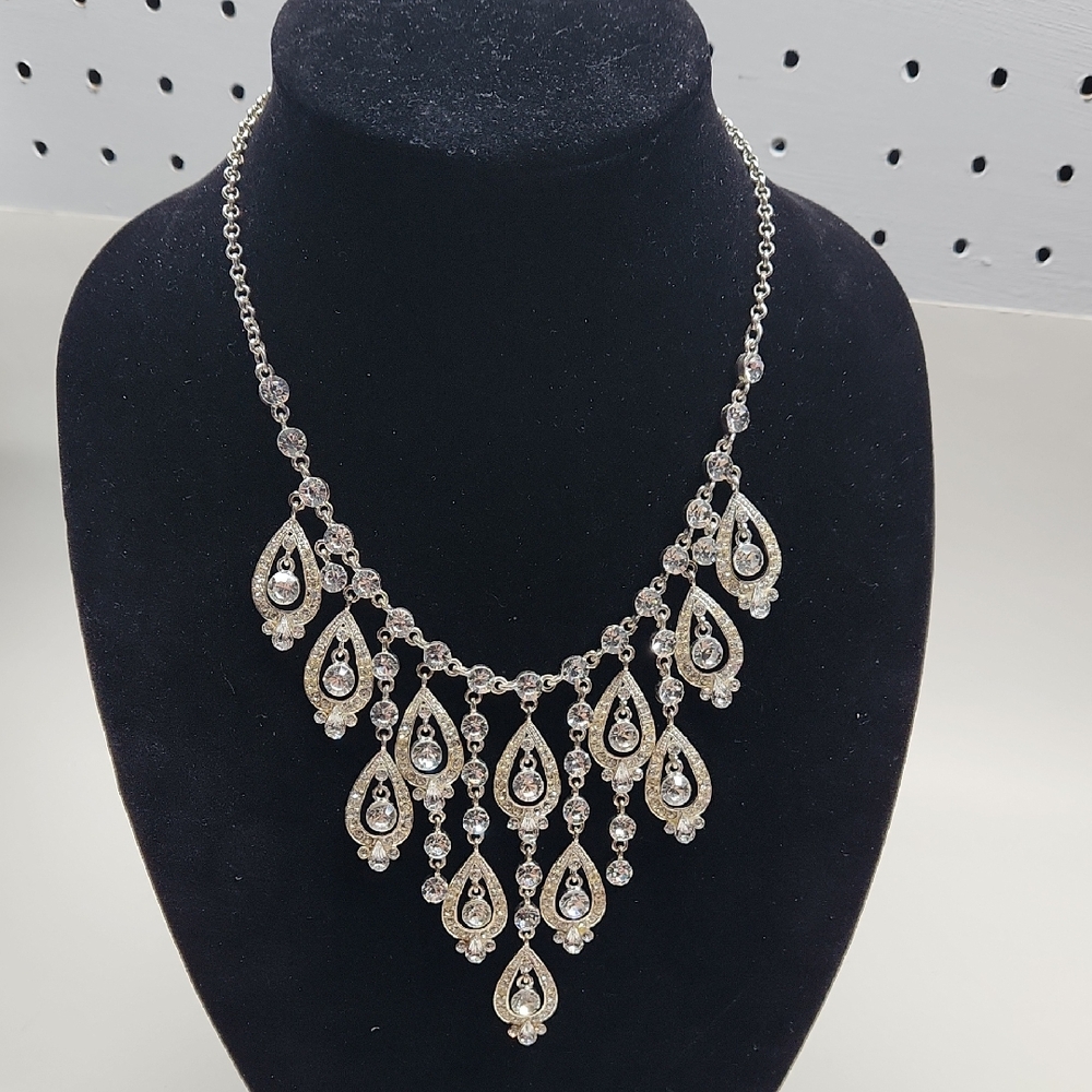 Chic Silver-tone  Teardrop Necklace